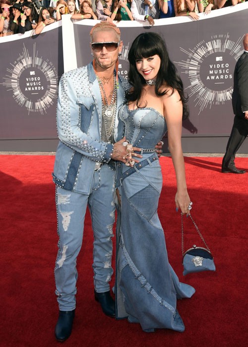 Tại lễ trao giải MTV Video Music Awards 2014,  Katy Perry tỏa sáng khi diện đồ denim với Riff Raff dù trước đó Britney Spears và Justin Timberlake đã trình diễn phong cách này năm 2001. Mới đây, nữ ca sĩ đã đến Việt Nam với vai trò đại sứ của Unicef.